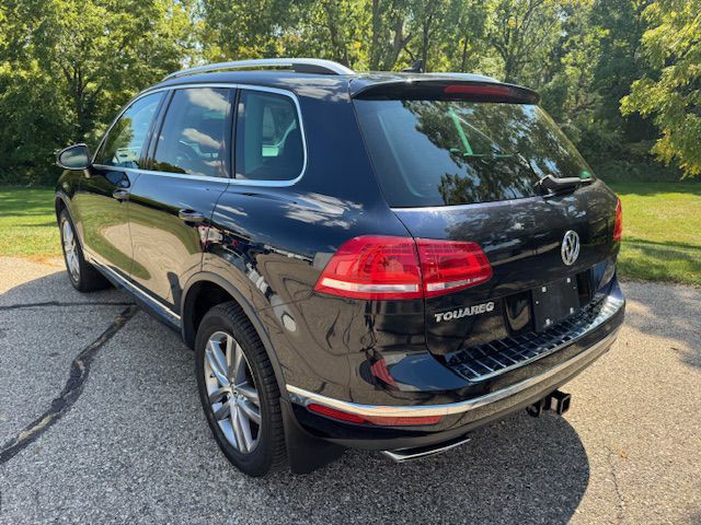 2016 Volkswagen Touareg Image 3
