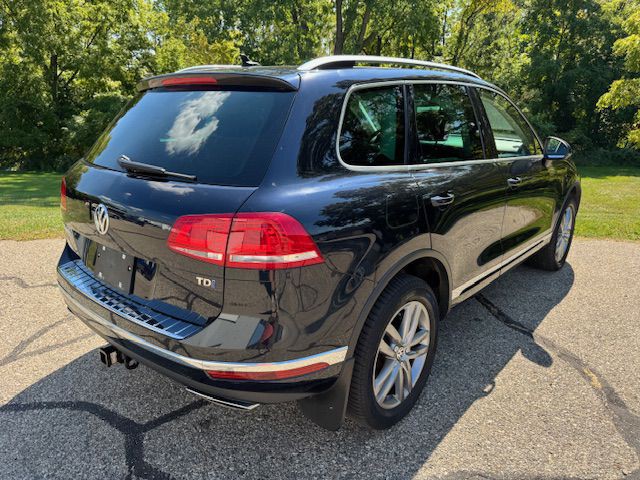 2016 Volkswagen Touareg Image 4