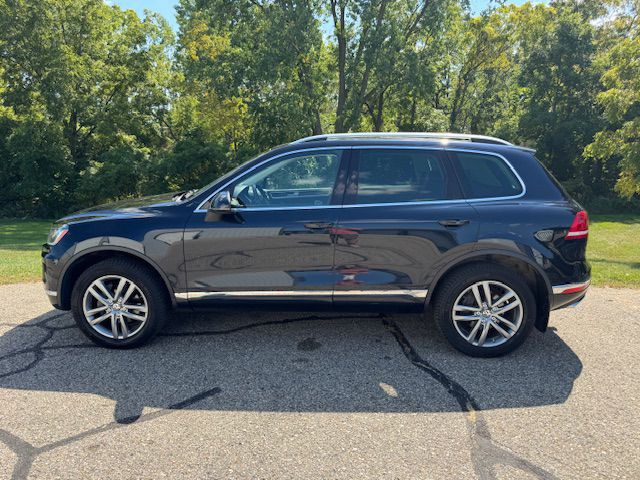 2016 Volkswagen Touareg Image 5