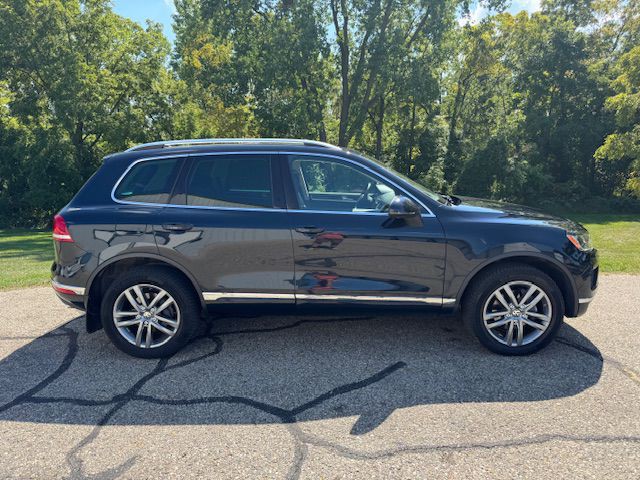 2016 Volkswagen Touareg Image 6
