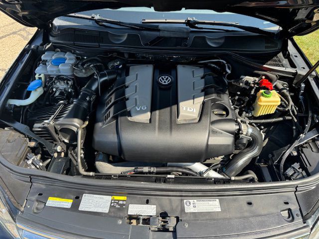 2016 Volkswagen Touareg Image 8
