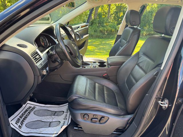2016 Volkswagen Touareg Image 11