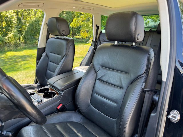 2016 Volkswagen Touareg Image 12