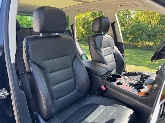 2016 Volkswagen Touareg Image 14
