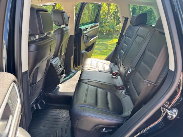 2016 Volkswagen Touareg Image 17