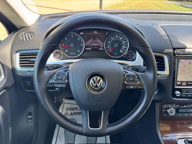 2016 Volkswagen Touareg Image 20