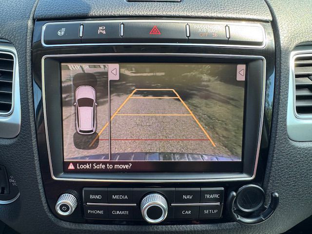 2016 Volkswagen Touareg Image 23