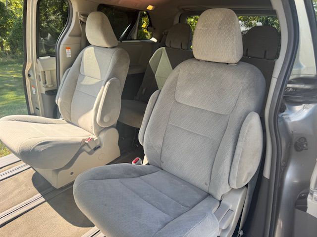 2016 Toyota Sienna Image 14