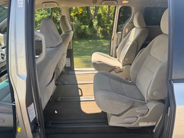 2016 Toyota Sienna Image 15