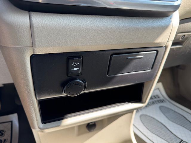 2016 Toyota Sienna Image 25