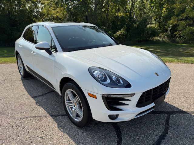 2017 Porsche Macan Image 2