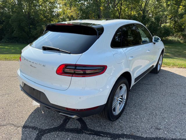 2017 Porsche Macan Image 4
