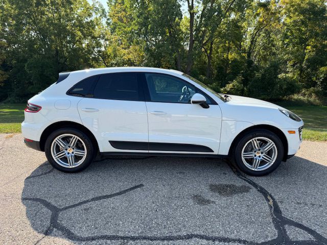 2017 Porsche Macan Image 6