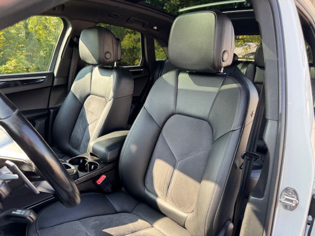 2017 Porsche Macan Image 13