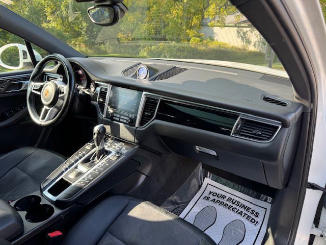 2017 Porsche Macan Image 14