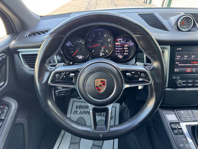 2017 Porsche Macan Image 22