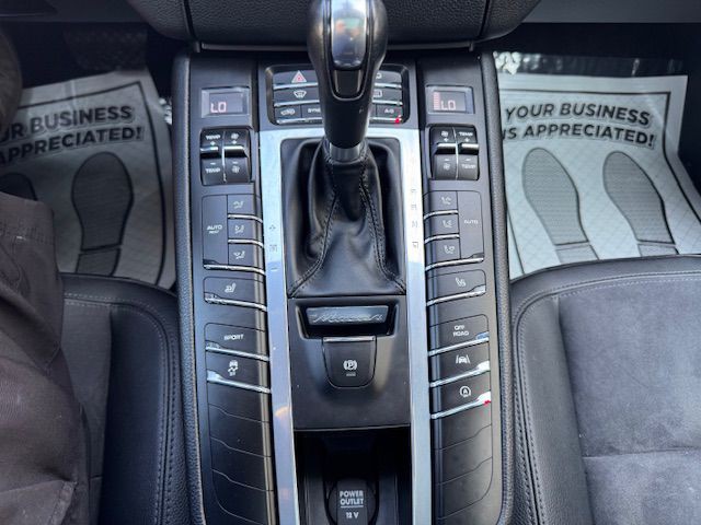 2017 Porsche Macan Image 28