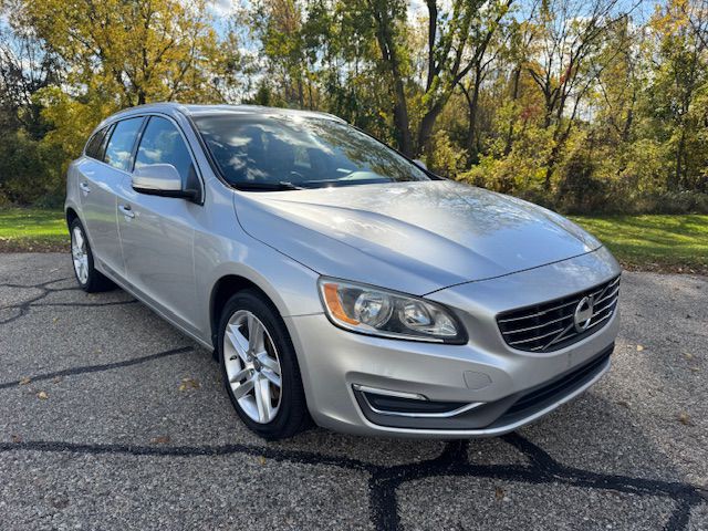 2015 Volvo V60 Image 2