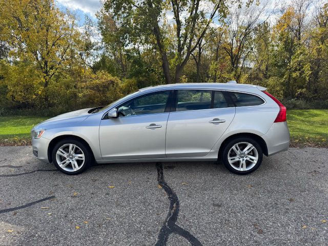 2015 Volvo V60 Image 3