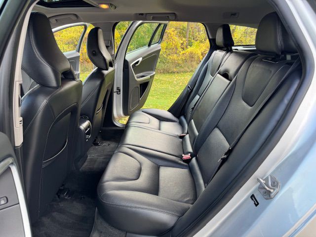 2015 Volvo V60 Image 16