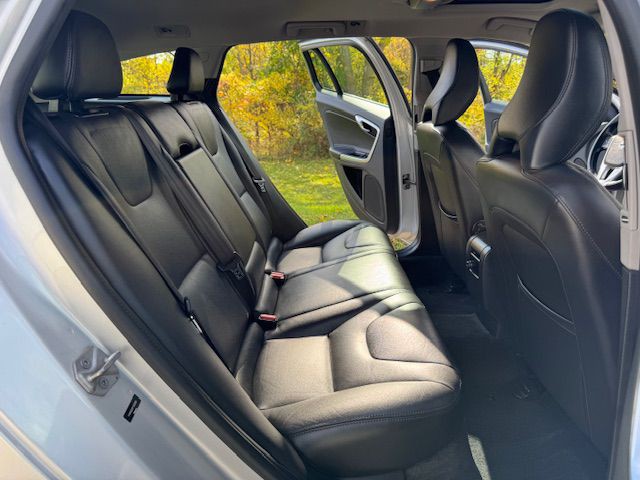 2015 Volvo V60 Image 18