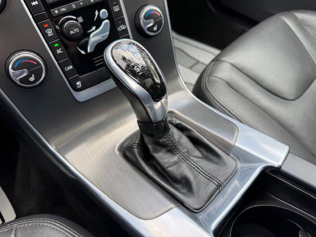 2015 Volvo V60 Image 21