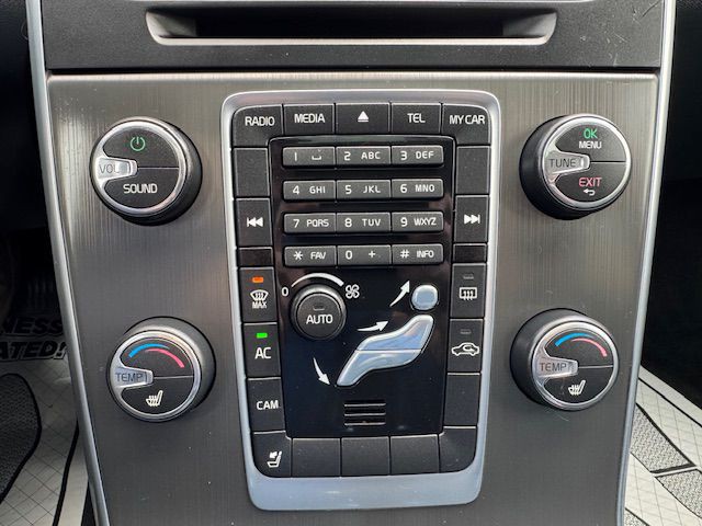 2015 Volvo V60 Image 24