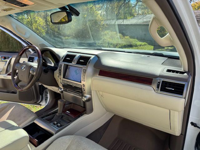 2013 Lexus GX Image 13