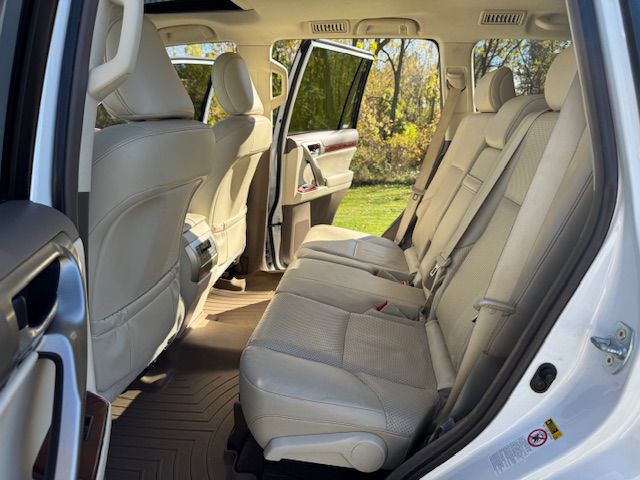 2013 Lexus GX Image 16