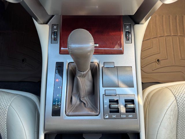 2013 Lexus GX Image 28