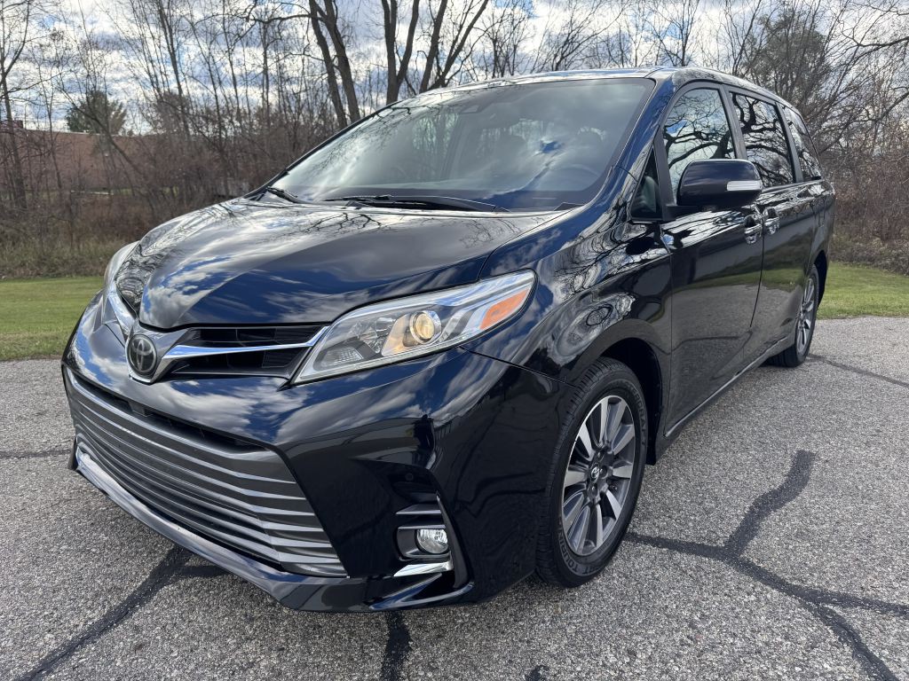 2018 Toyota Sienna Image 1