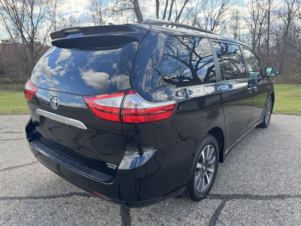 2018 Toyota Sienna Image 4