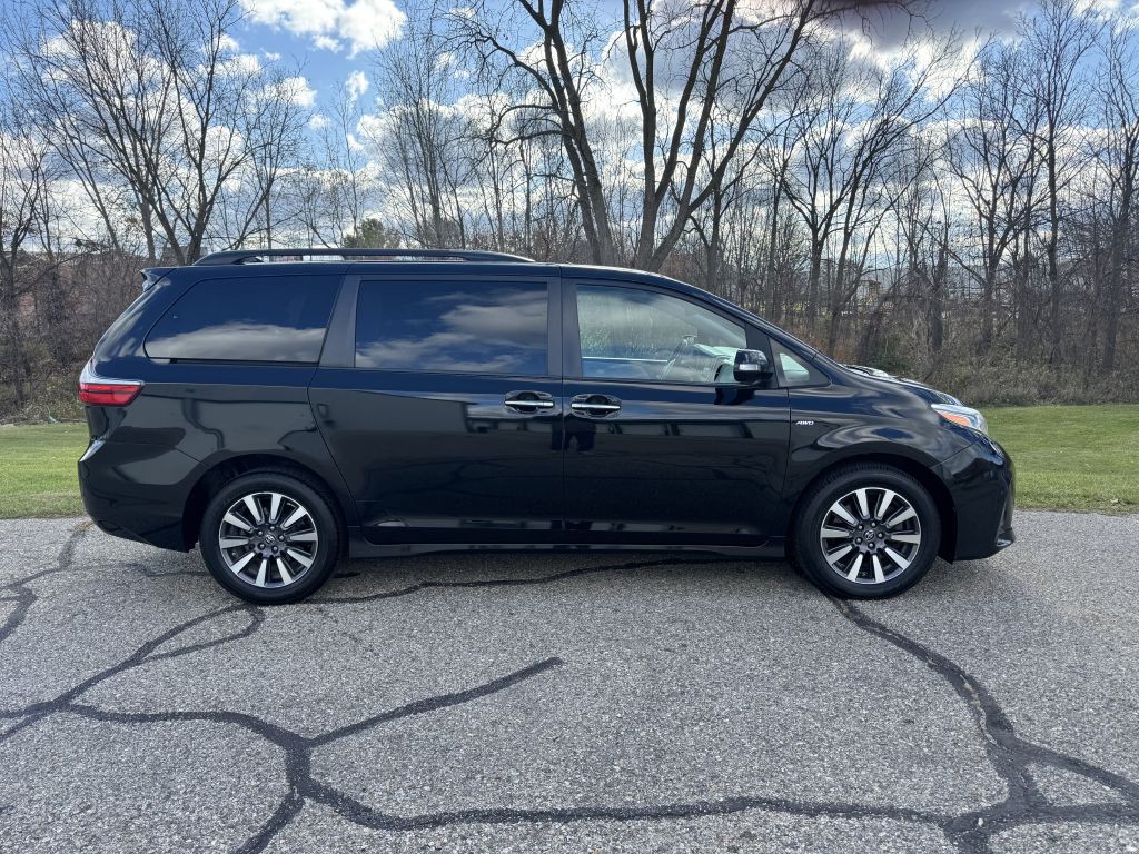 2018 Toyota Sienna Image 5