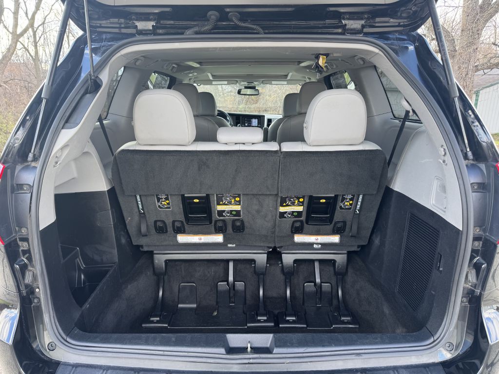2018 Toyota Sienna Image 6