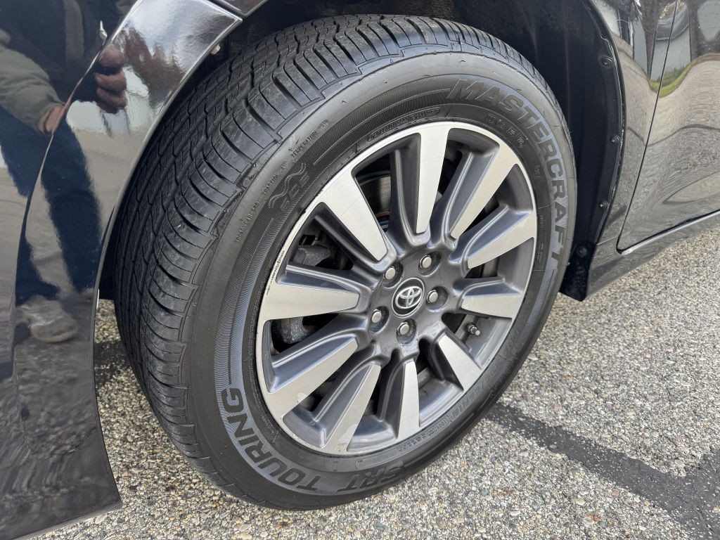 2018 Toyota Sienna Image 8