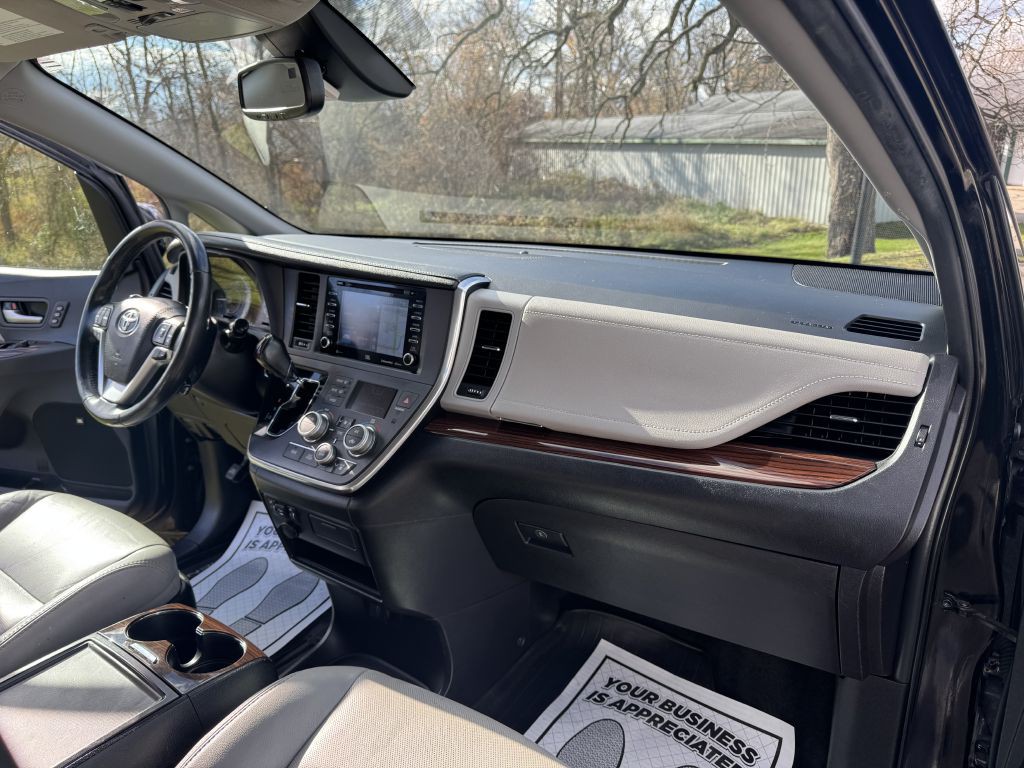 2018 Toyota Sienna Image 12