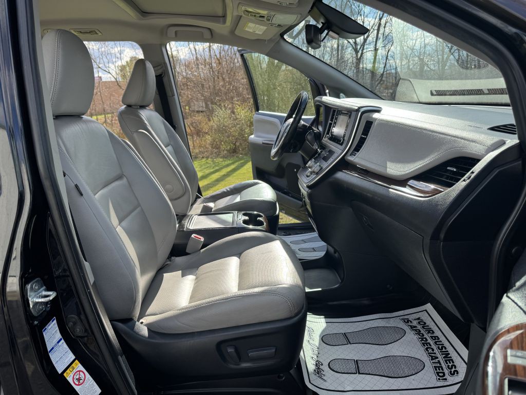 2018 Toyota Sienna Image 13
