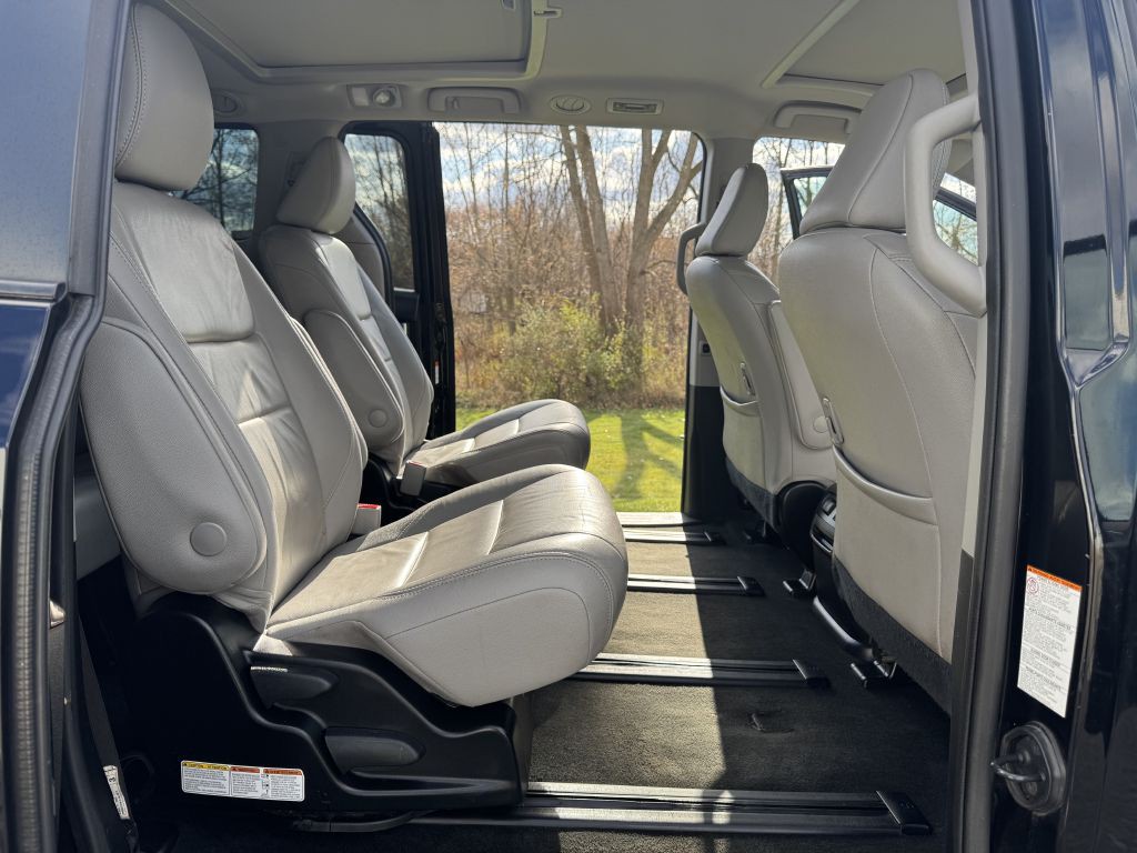 2018 Toyota Sienna Image 17