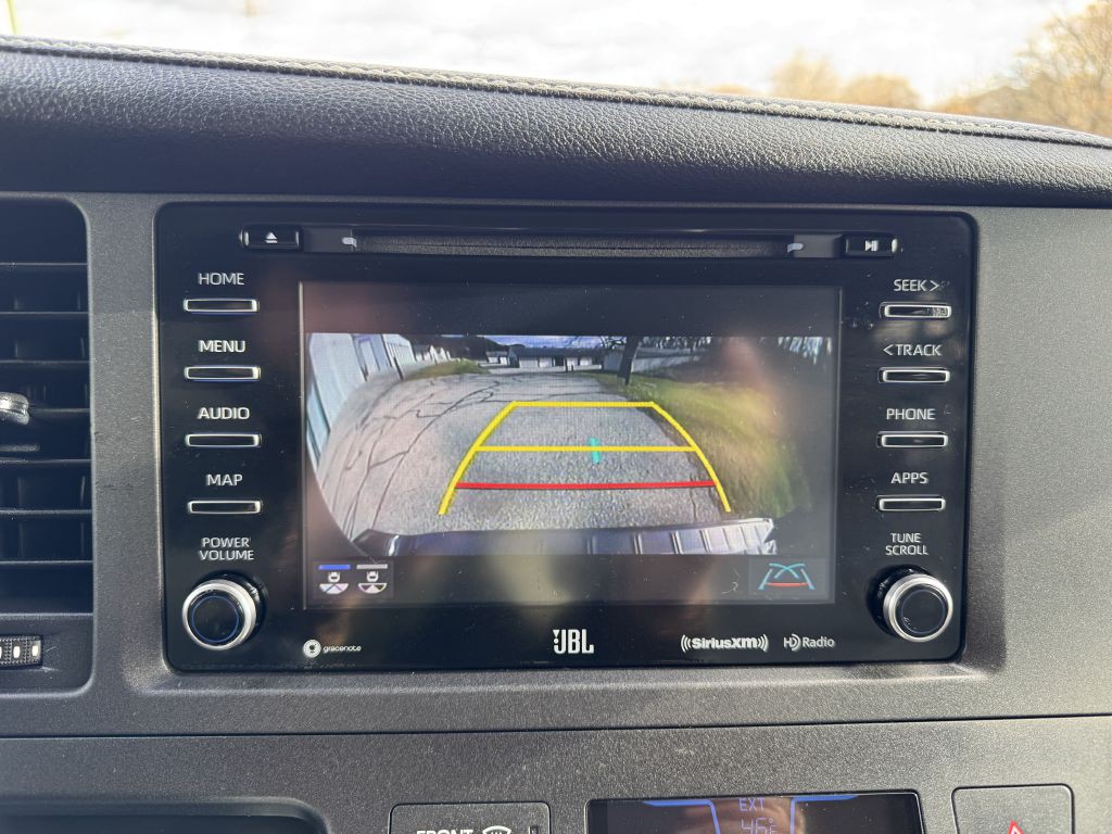 2018 Toyota Sienna Image 26