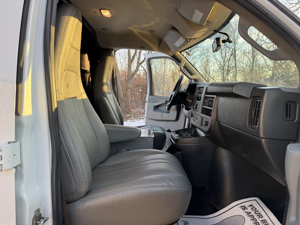 2019 Chevrolet Express Image 17