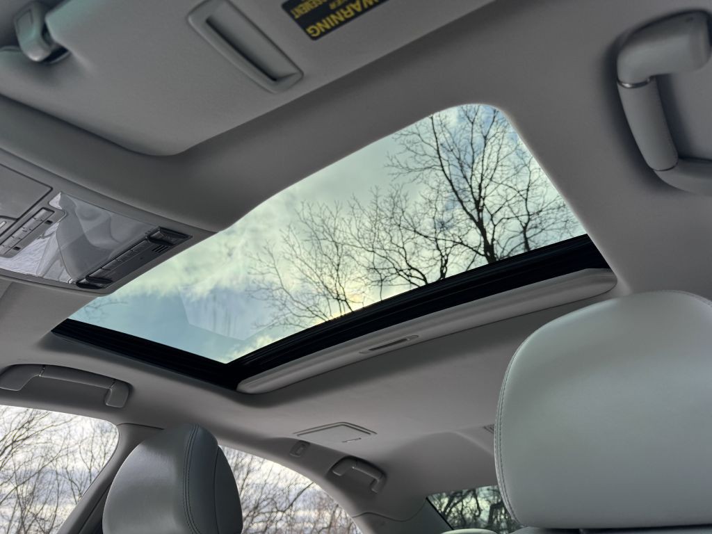 2012 Lexus LS Image 9