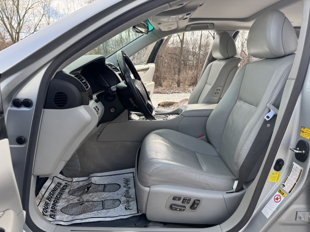 2012 Lexus LS Image 11