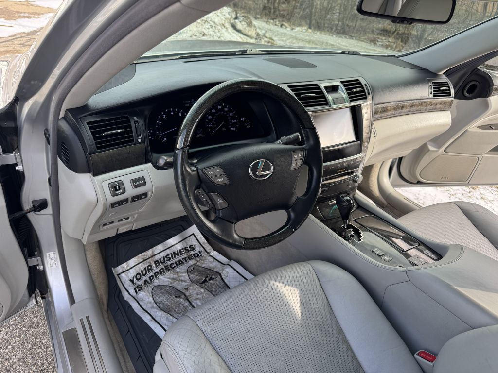 2012 Lexus LS Image 12