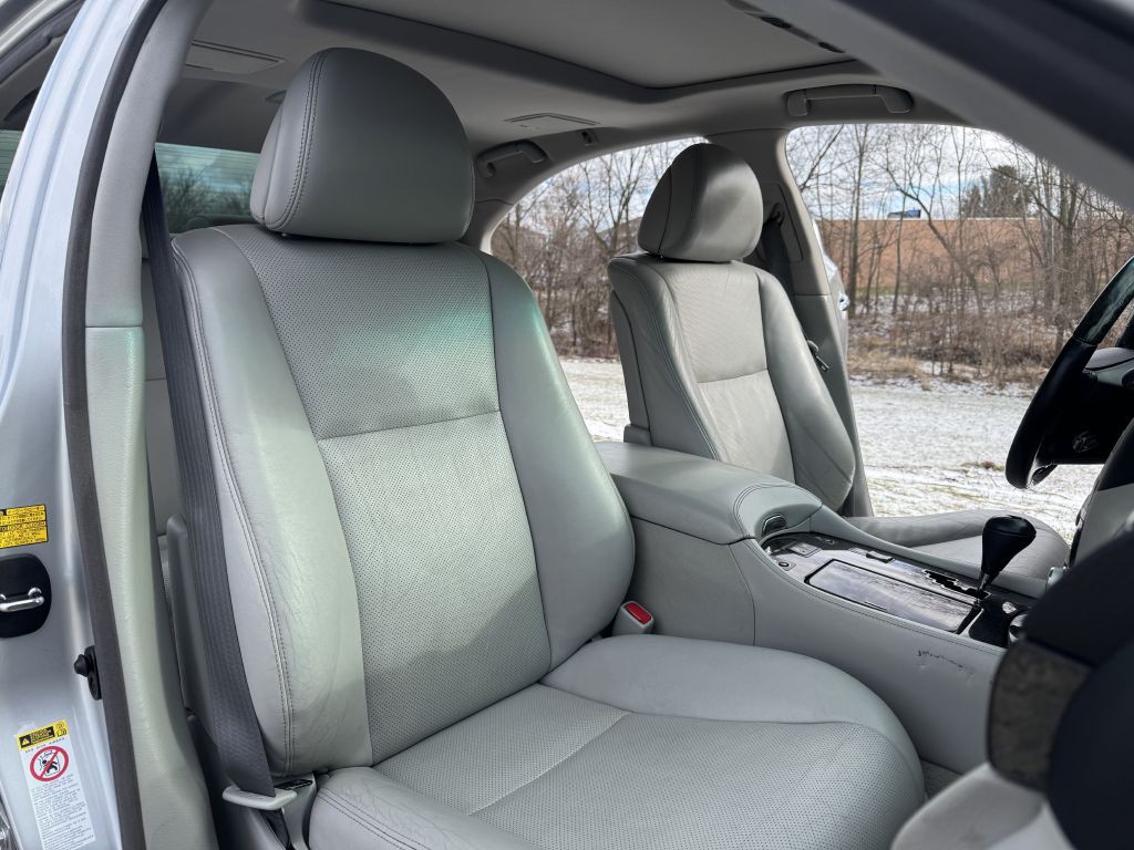 2012 Lexus LS Image 16