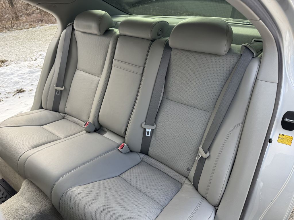 2012 Lexus LS Image 17