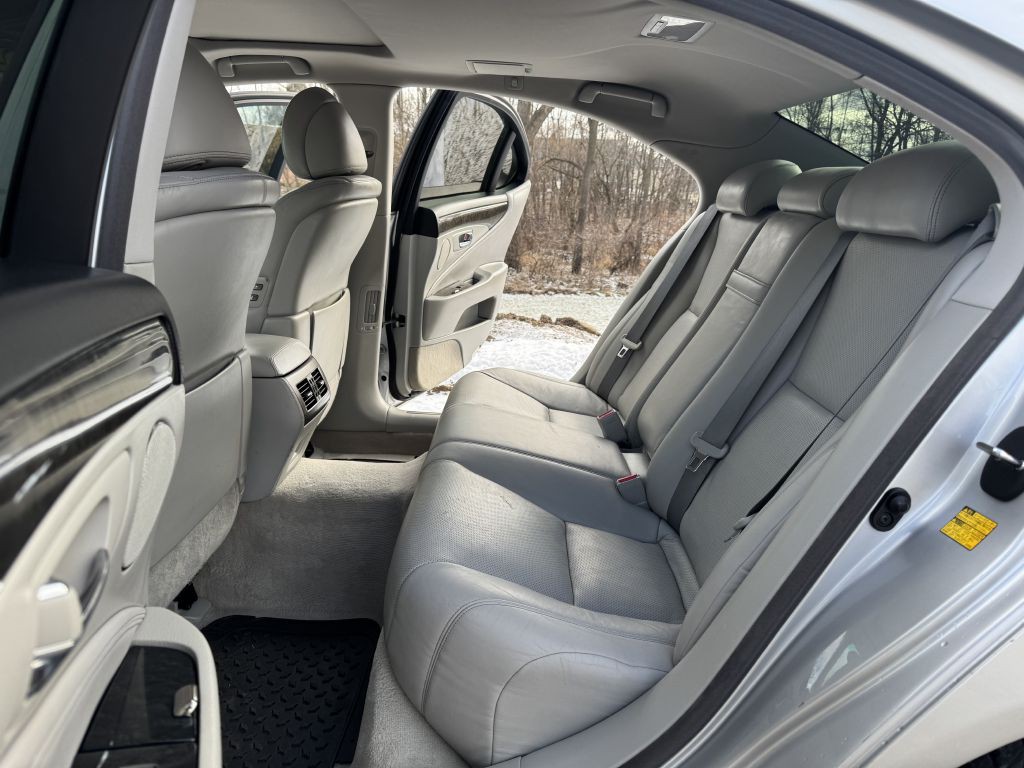 2012 Lexus LS Image 18