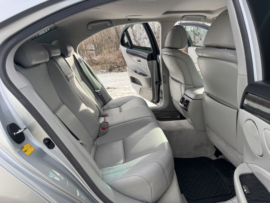 2012 Lexus LS Image 19