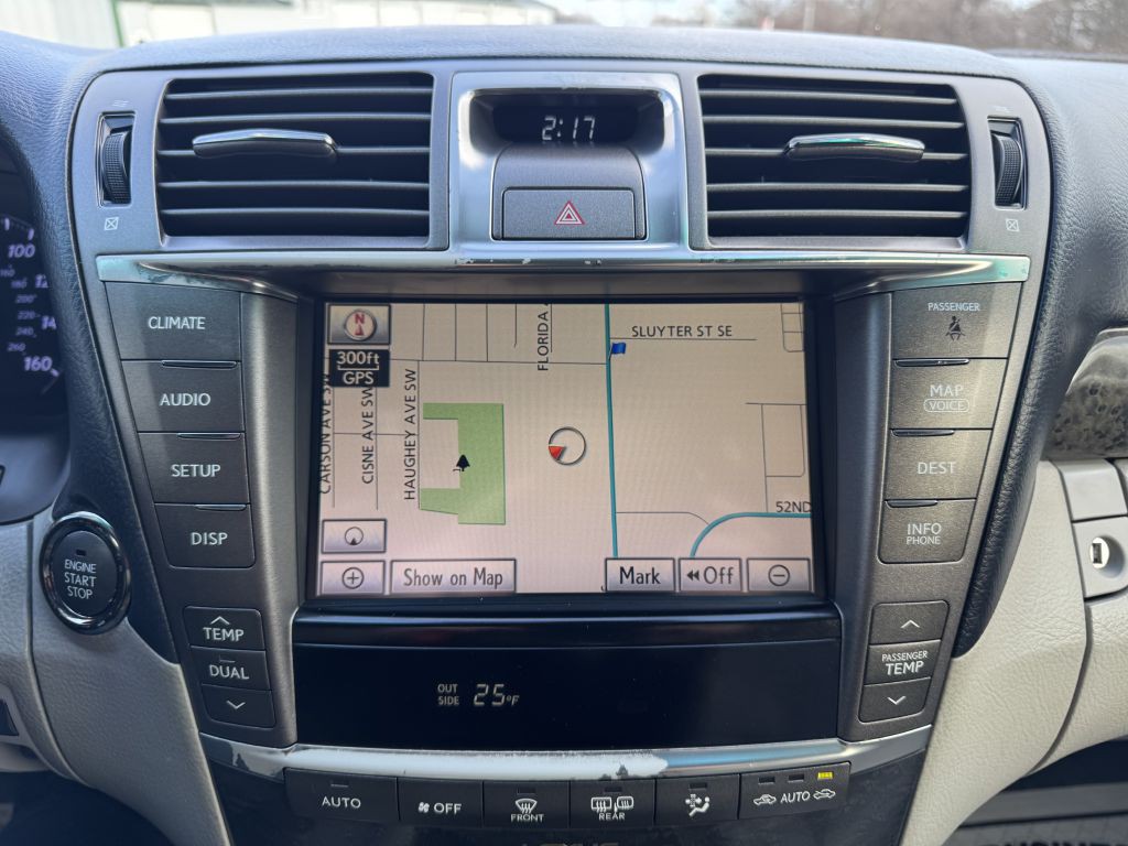 2012 Lexus LS Image 23