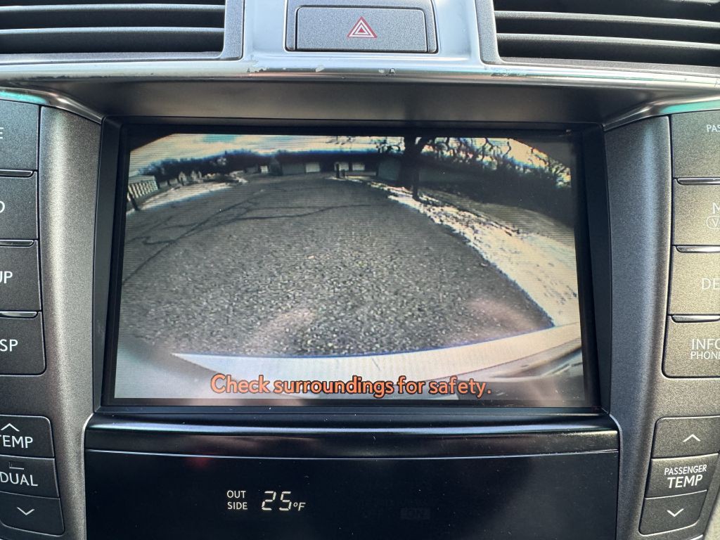 2012 Lexus LS Image 24