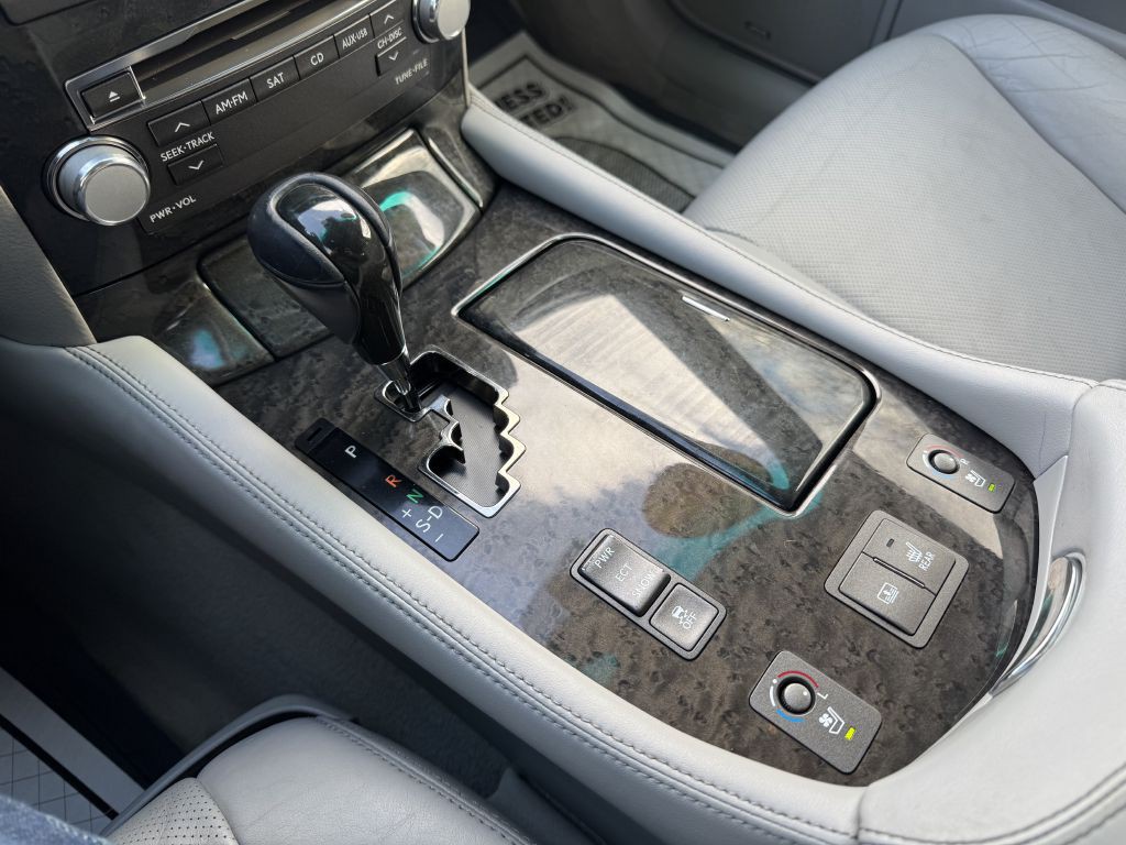 2012 Lexus LS Image 26